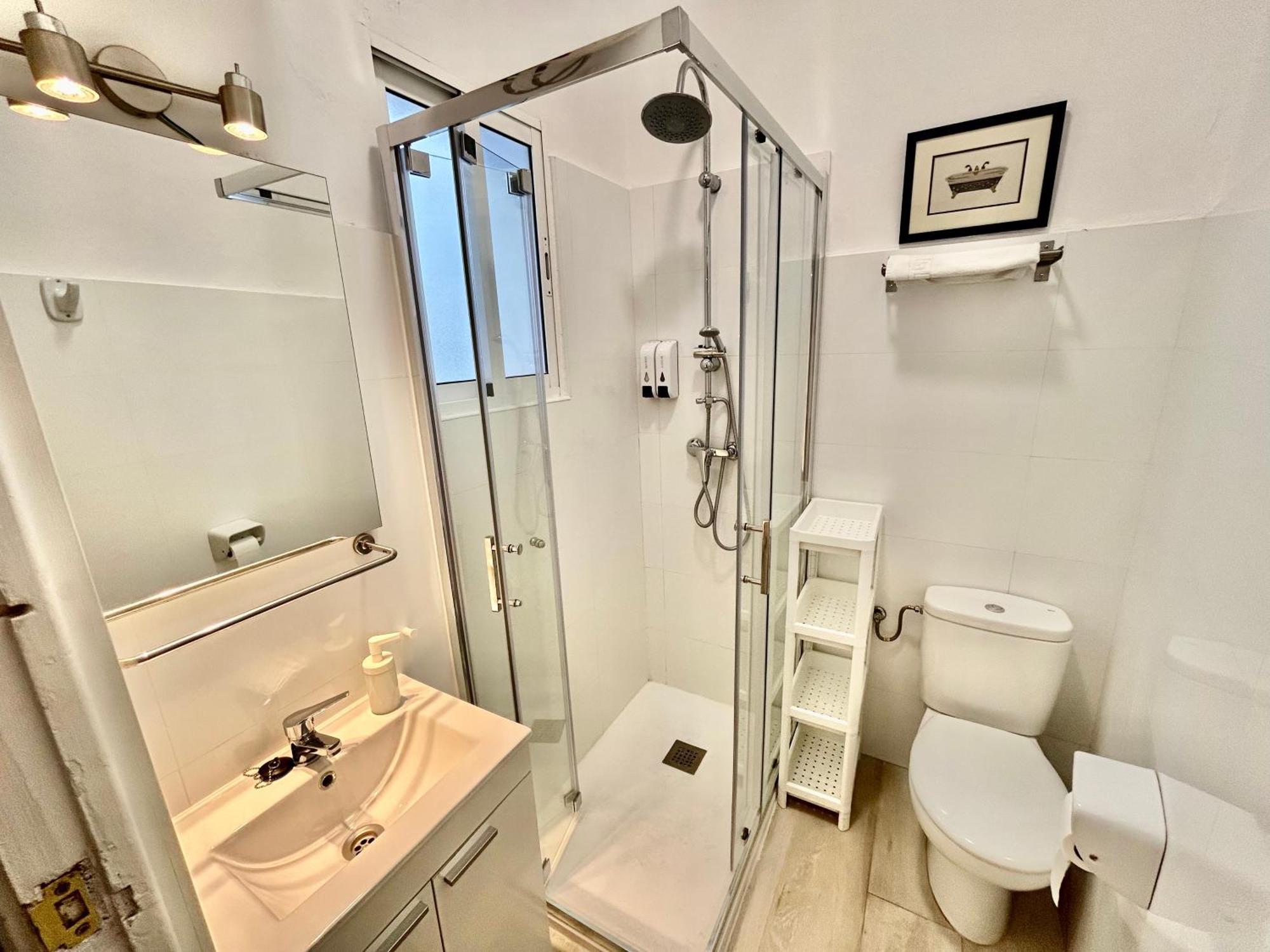 Acogedor Apt 8Pax 4Bdr 2Bth- Cozyhomesevilla2 Екстериор снимка